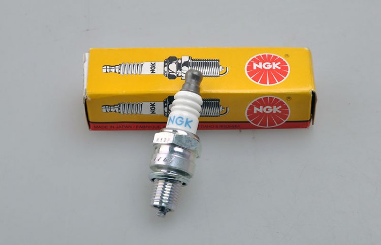 NGK CMR7H Spark plug ( original from Japan) - Click Image to Close